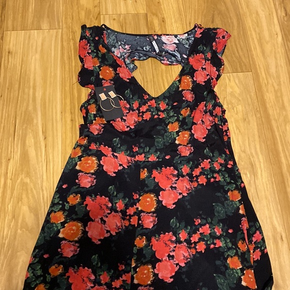 Tracy Reese size Med jumpsuit; cutout in back; earring inc for FREE - Picture 2 of 5